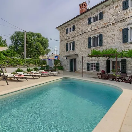 Cozy Zita With Private Pool Near Town Center Porec