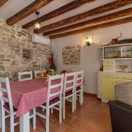 Cozy Zita With Private Pool Near Town Center Porec