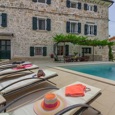 Cozy Zita With Private Pool Near Town Center Villa