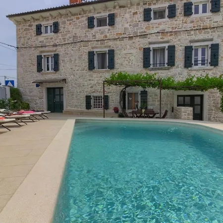 Cozy Zita With Private Pool Near Town Center Porec